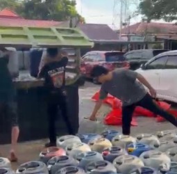 Kejaksaan Negeri Gorontalo Limpahkan Berkas Perkara dan Tersangka Penyalahgunaan dan Pendistribusian BBM